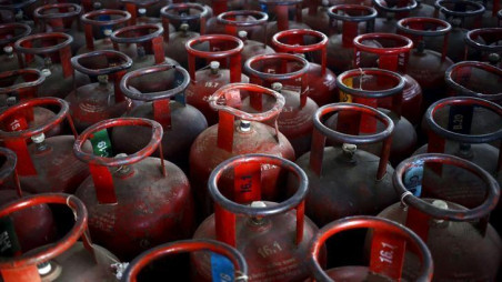 12kg LPG cylinder price drops by Tk28